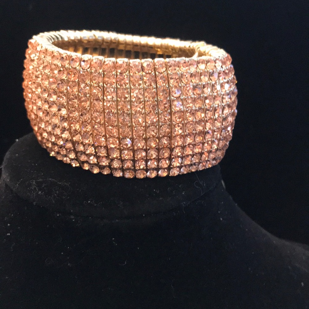 One Wink, Bracelet